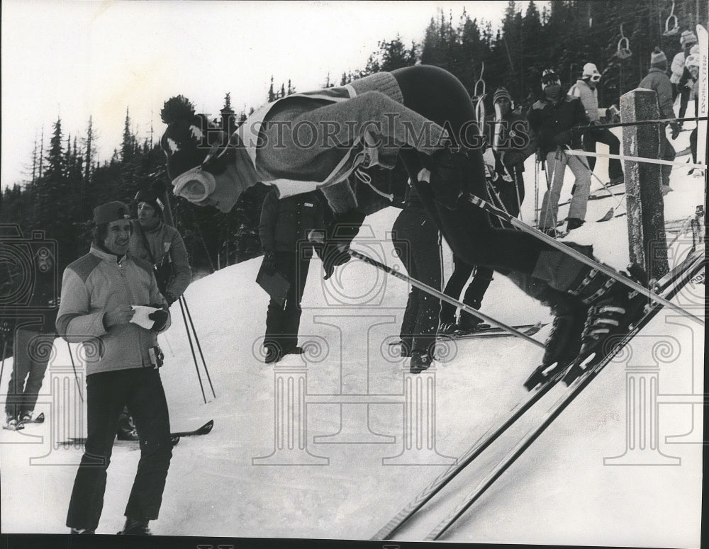 1976 Press Photo Sarah Satow skis at 49 Degrees North - sps07206 - Historic Images