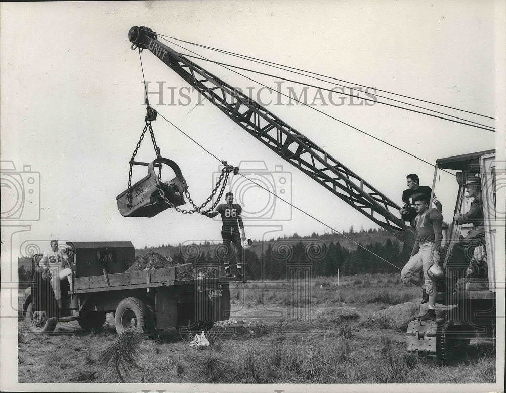 1950 Press Photo Footballers at the construction site of Spokane&#39;s Albi Stadium - Historic Images