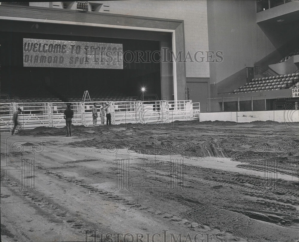 1963 Press Photo Indoor Diamond Spur Rodeo at the Coliseum in Spokane - Historic Images