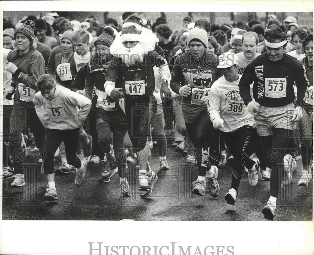 1988 Press Photo Santa running in Spokane&#39;s Annual Jingle Bells Run - sps07317- Historic Images
