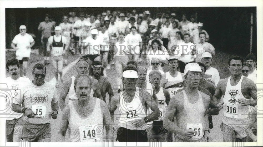 1990 Press Photo A throng of marathon runners in action - sps07767 - Historic Images