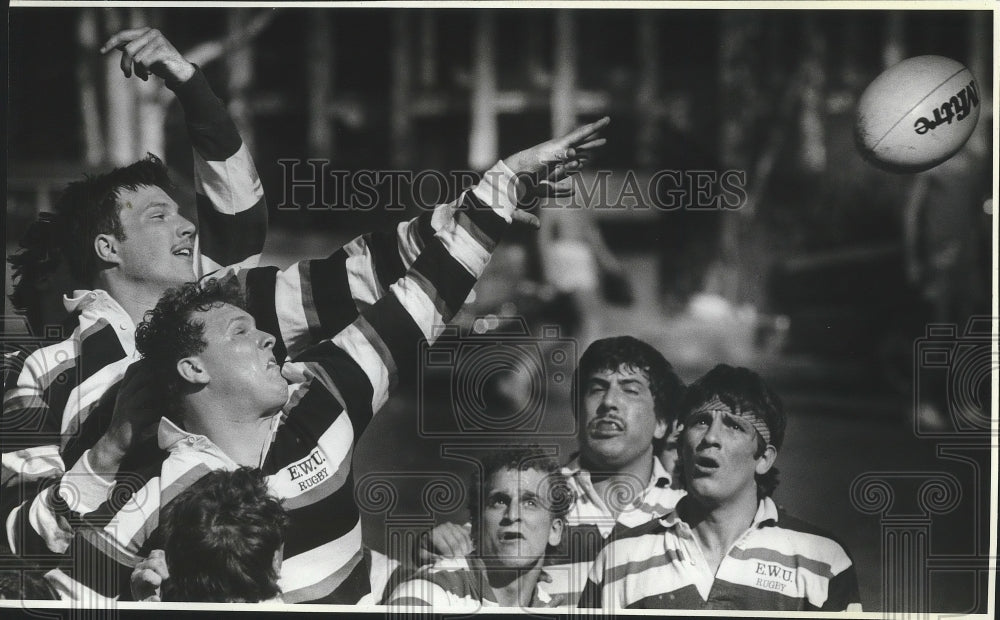 1985 Press Photo Rugby players in action - sps07857 - Historic Images