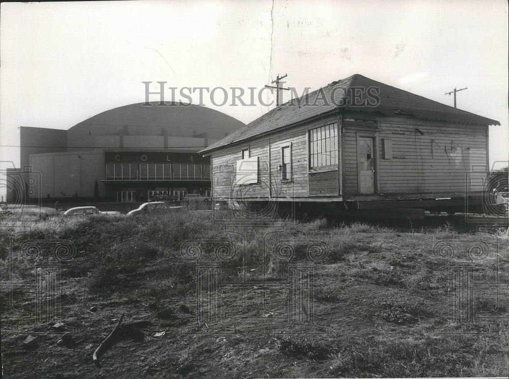 1958 Press Photo Dilapidated home moved into the shadow of Spokane&#39;s Coliseum - Historic Images