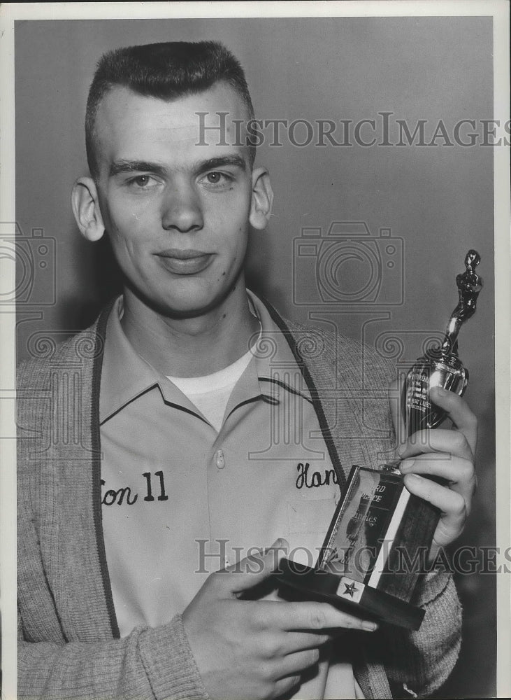 1961 Press Photo Gonzaga University bowler Jim Hanson with 3rd place trophy. - Historic Images