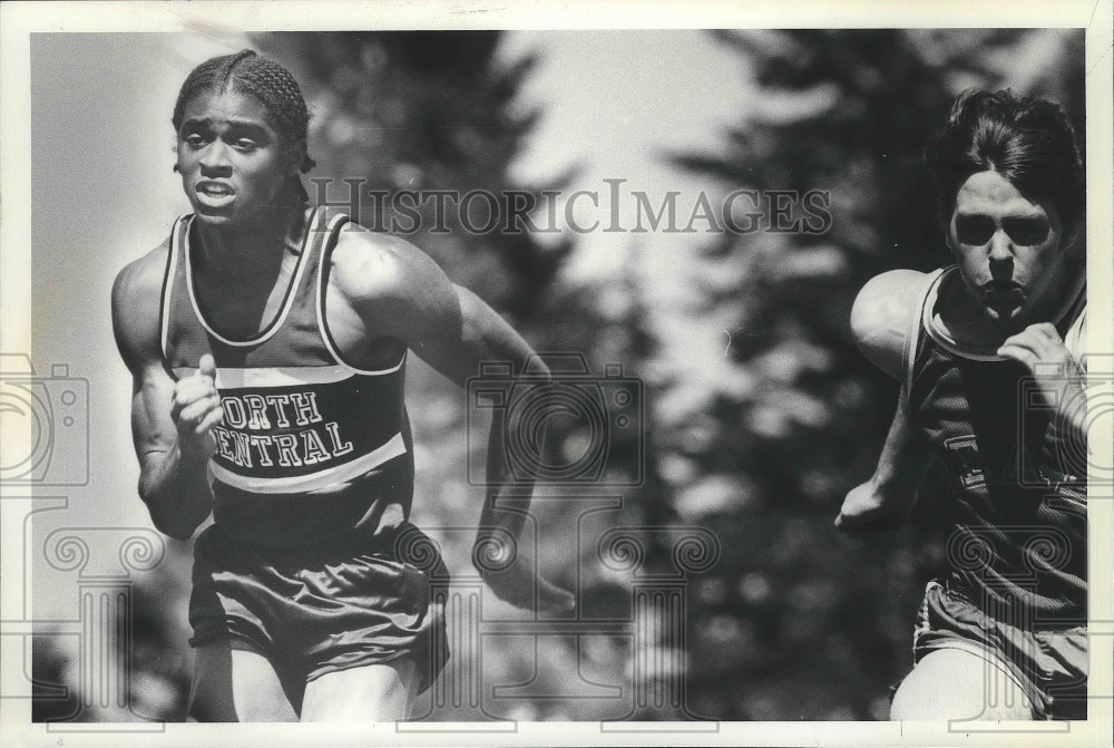 1978 Press Photo North Central track and field athlete, Vic Wallace, in action- Historic Images