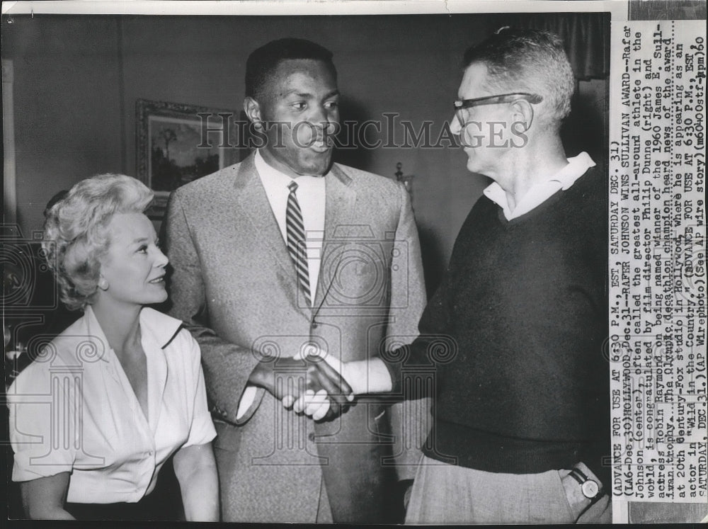 1960 Press Photo Robin Raymond &amp; Olympic track champ, Rafer Johnson, Philp Dunne- Historic Images