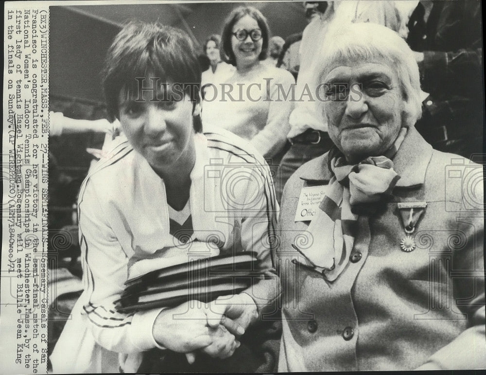 1971 Press Photo Rosemary Casals with the first lady of tennis, Hazel Wightman- Historic Images