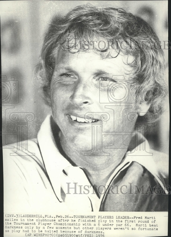 1976 Press Photo Golfer Fred Marti Smiles in Clubhouse After Score 6 under Par - Historic Images