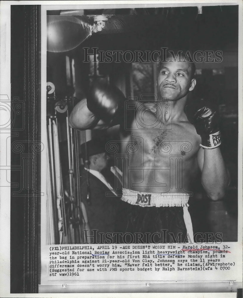 1961 Press Photo Boxer Harold Johnson Hits a Speed Bag for Practice - sps09232- Historic Images