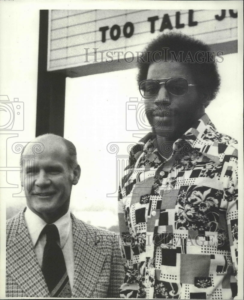 1974 Press Photo Football player Ed &quot;Too Tall&quot; Jones - sps09274 - Historic Images