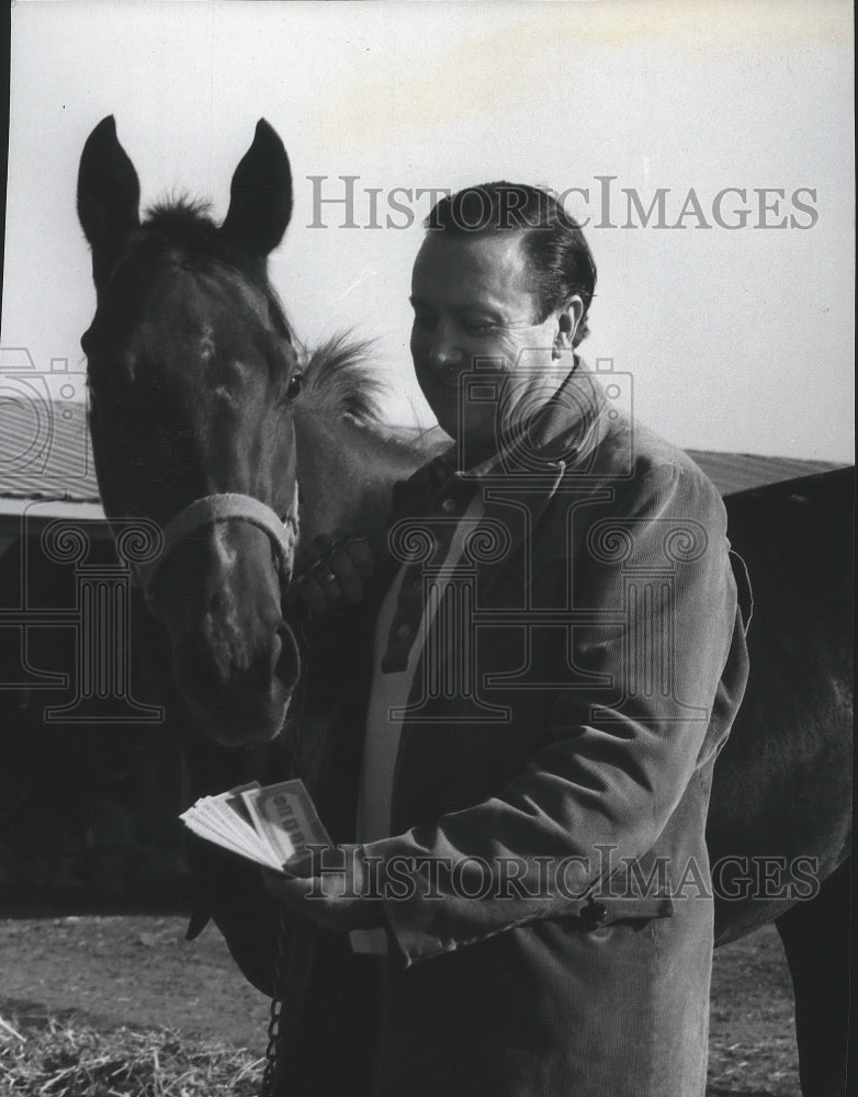 1976 Press Photo Horse Racing. Tom McLaughlin and horse. - sps09315-Historic Images