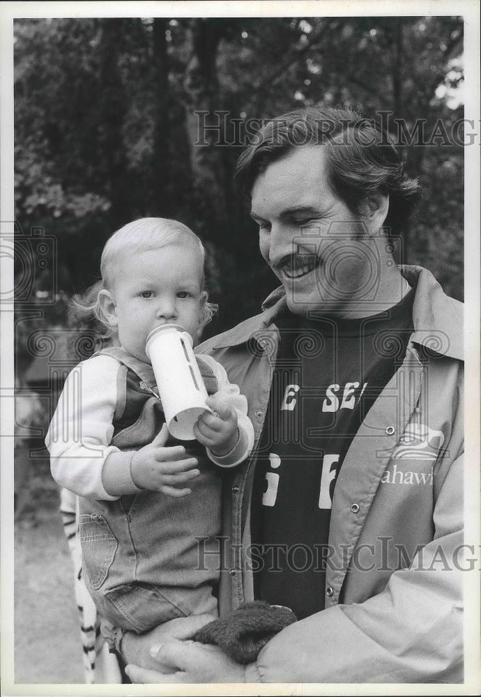 1979 Press Photo Football player Art Kuehn and his son Richard - sps09873 - Historic Images