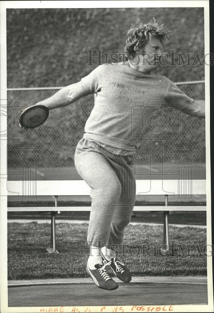 1979 Press Photo Jim Jesernig just about to throw the discus for track and field- Historic Images