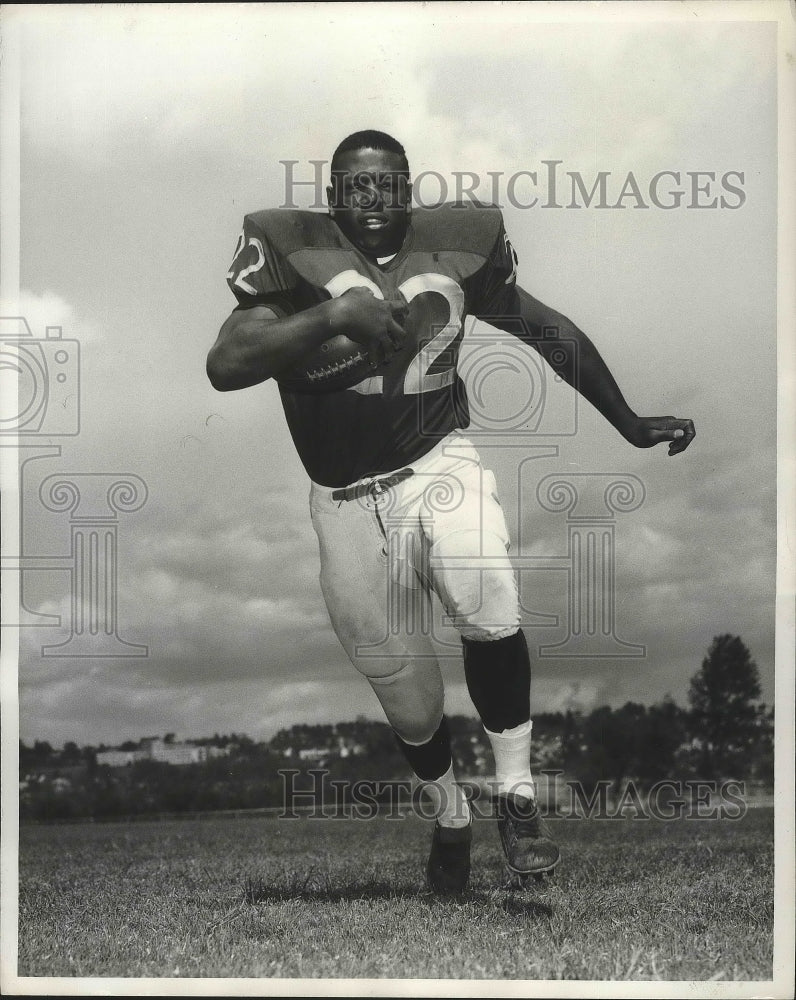 1969 Press Photo University of Washington football player, Gerald Wea-Historic Images