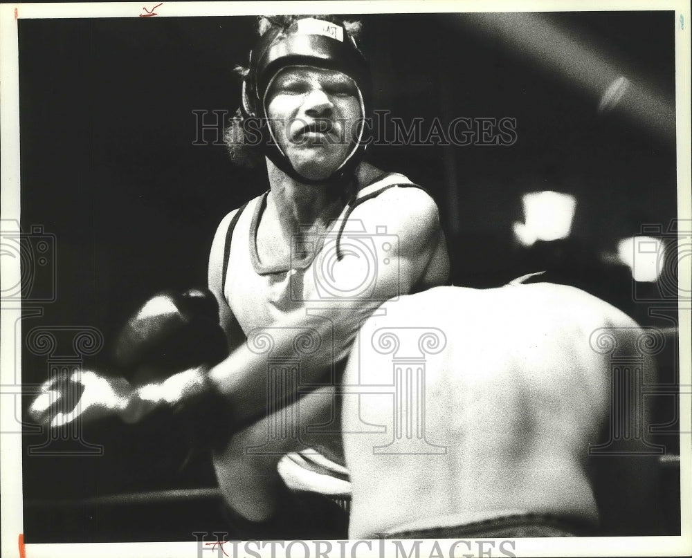 1979 Press Photo Boxing Star Glen Inlow During Boxing Match - sps10160 - Historic Images