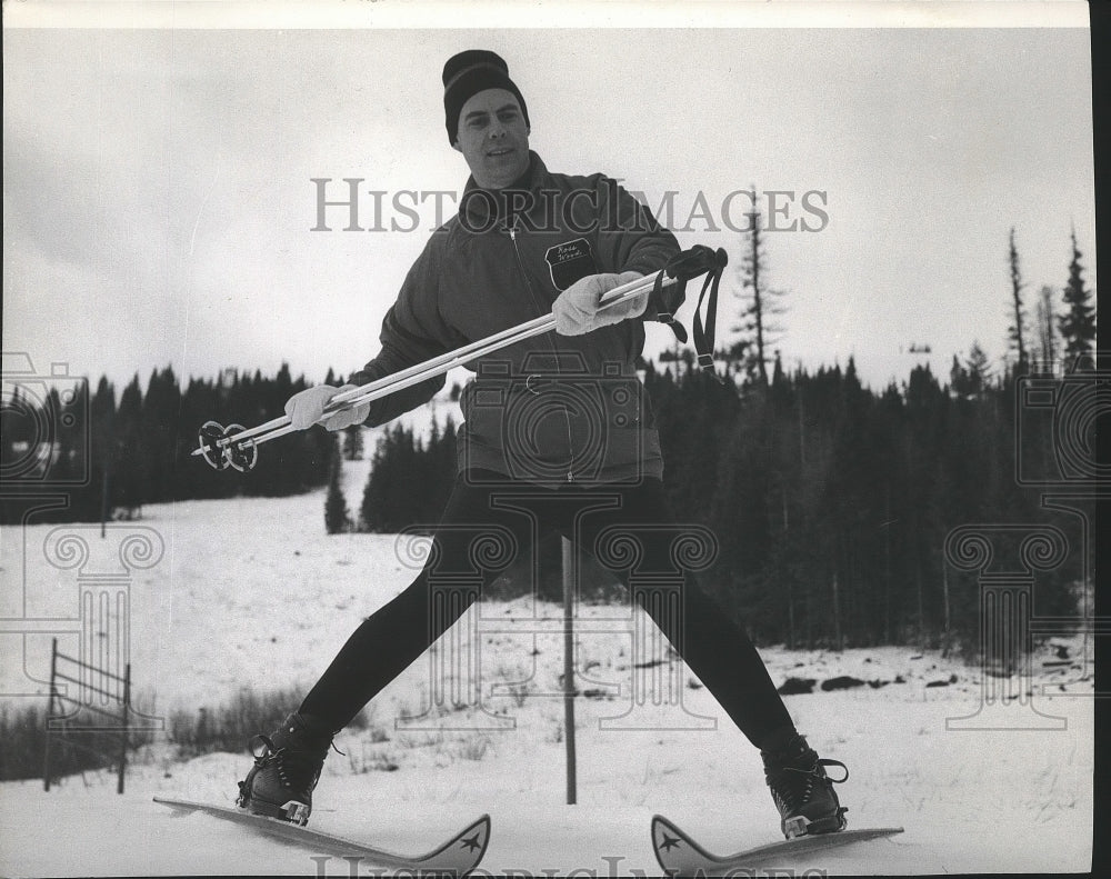 1966 Press Photo Skiing Instructor Ross Wood Demonstrates Skiing Pose-Historic Images