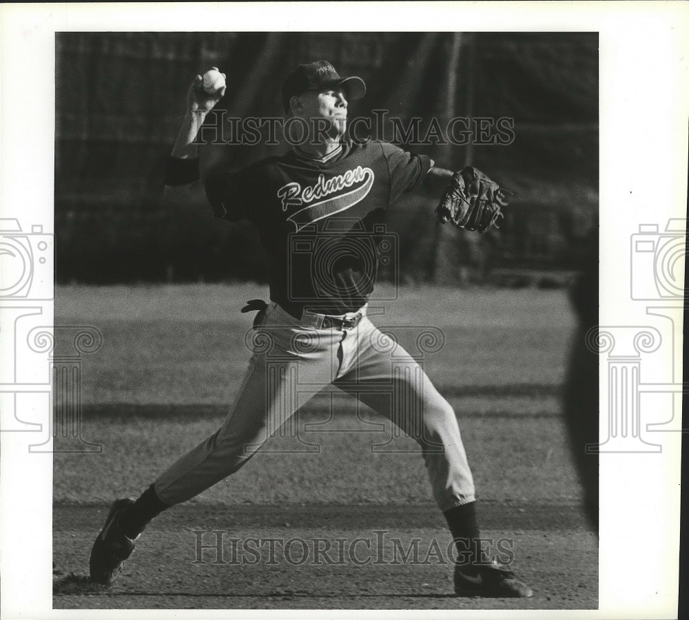 1994 Press Photo Ziebot&#39;s Shortstop Kevin Workman Outs a Runner at First Base-Historic Images