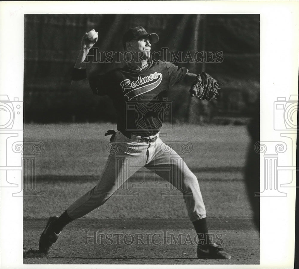 1994 Press Photo Ziebot's Shortstop Kevin Workman Outs a Runner at First Base-Historic Images