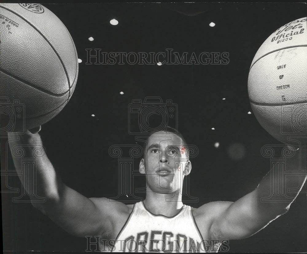 1965 Press Photo Oregon Basketball Player Bill Jennings in Yakima Washington-Historic Images