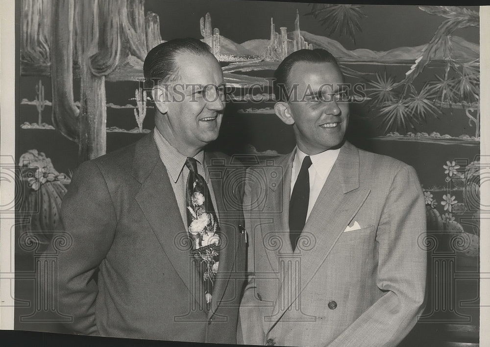 1952 Press Photo Charles Wilson with Ken Otis at golf association meeting- Historic Images