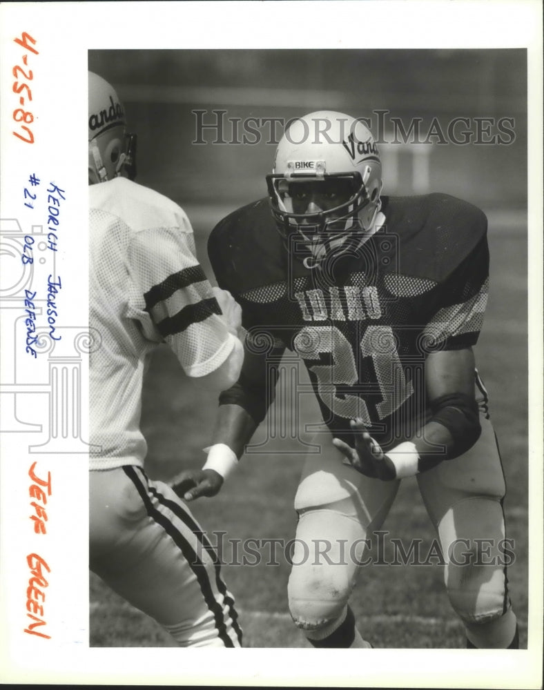 1987 Press Photo Football Player Kedrich Jackson Defends Against Offense - Historic Images