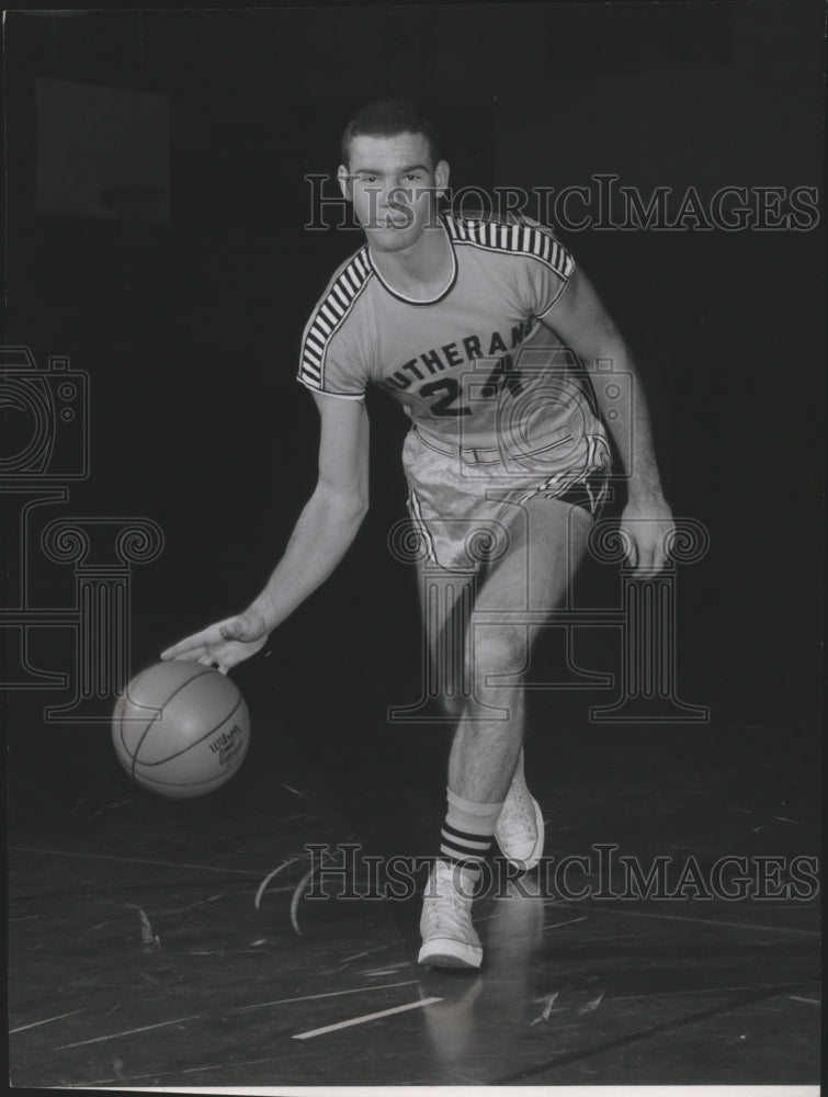 1985 Press Photo Basketball Player Tom Lorentzsen Dribbles Ball on the Court-Historic Images