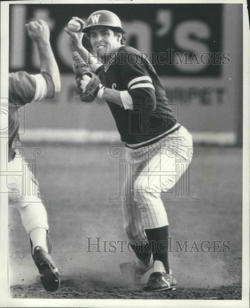 1982 Press Photo Washington State Baseball Baseman, Don Long, Throws the Ball.-Historic Images