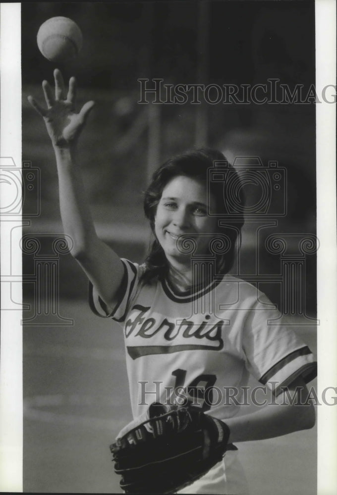 1992 Press Photo Softball Player Anna Illichova for Ferris Junior Varsity-Historic Images