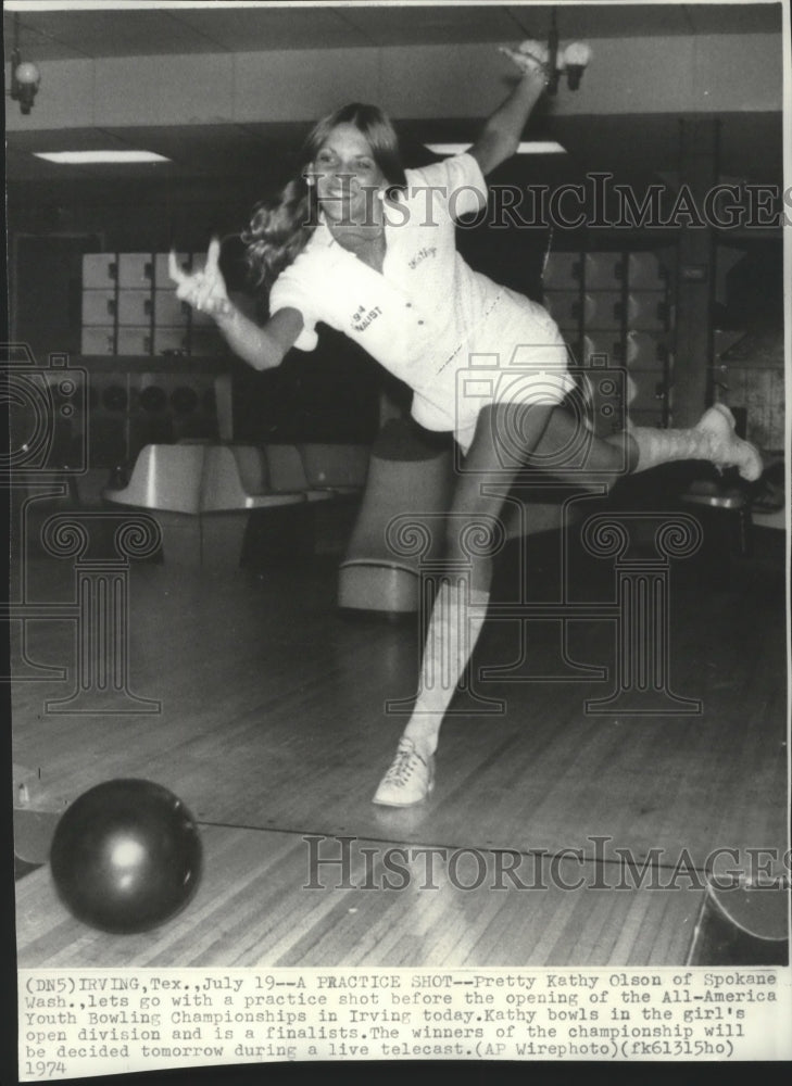 1974 Press Photo Bowler Kathy Olson Bowls During Practice - sps11376- Historic Images