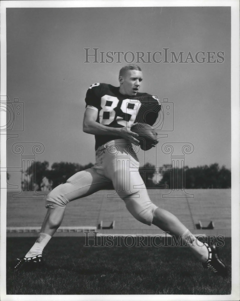 1972 Press Photo Bud Norris Strides Out to Catch the Football - sps11462-Historic Images