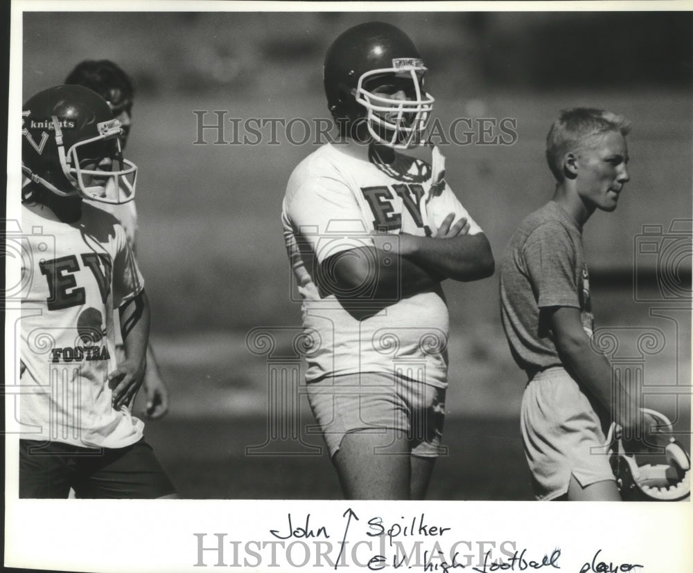1988 Press Photo Lineman John Spilker Watches Practice Action With Teammates - Historic Images