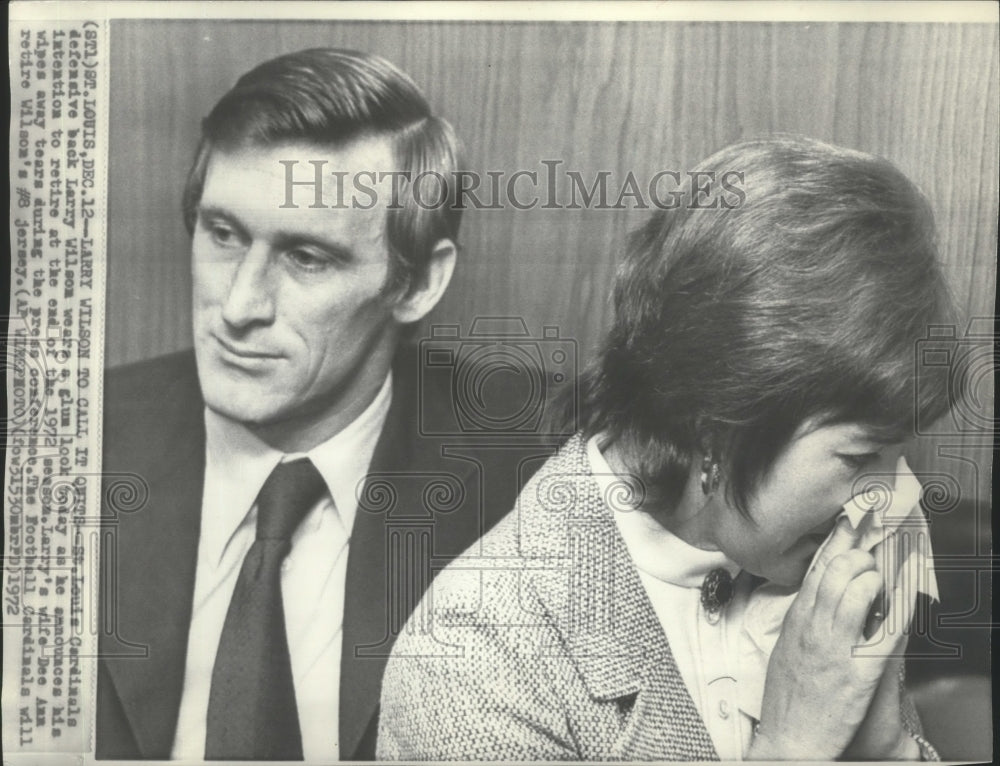 1972 Press Photo Larry Wilson announces his intention to retire with his wife - Historic Images