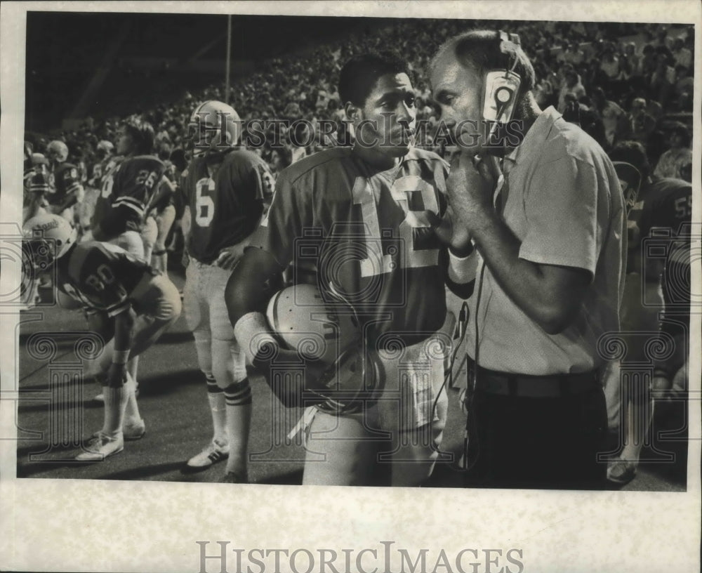 1973 Press Photo Football player Ricky Tedford and coach Bill Knucklen-Historic Images