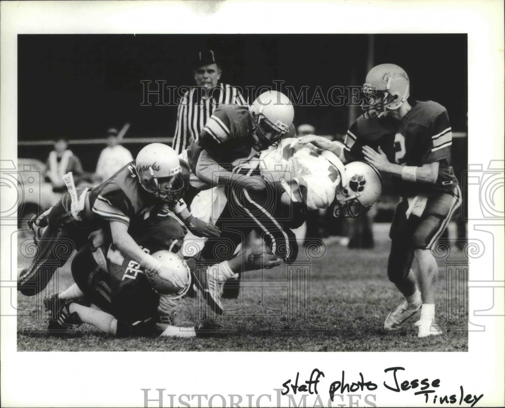 1990 Press Photo Weiser High School football player, Morgan Skow, in action- Historic Images