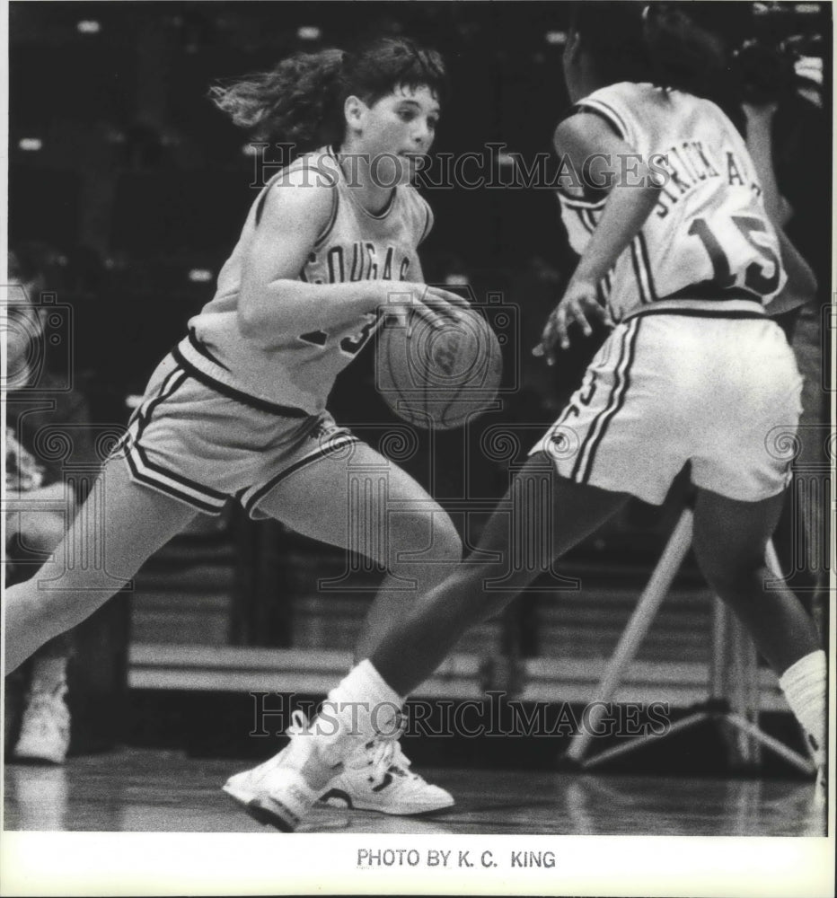1989 Press Photo Basketball Darla Williamson drives the ball down the court- Historic Images