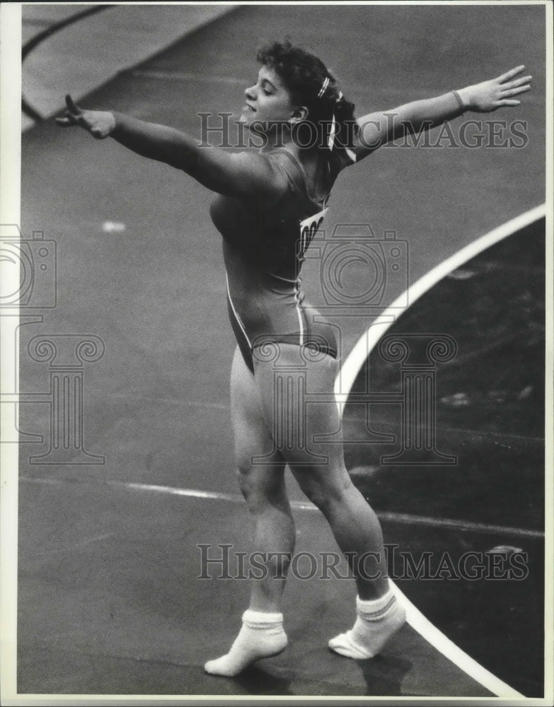 1986 Press Photo Gymnast Jill Stocker doing her floor exercise - sps12264- Historic Images