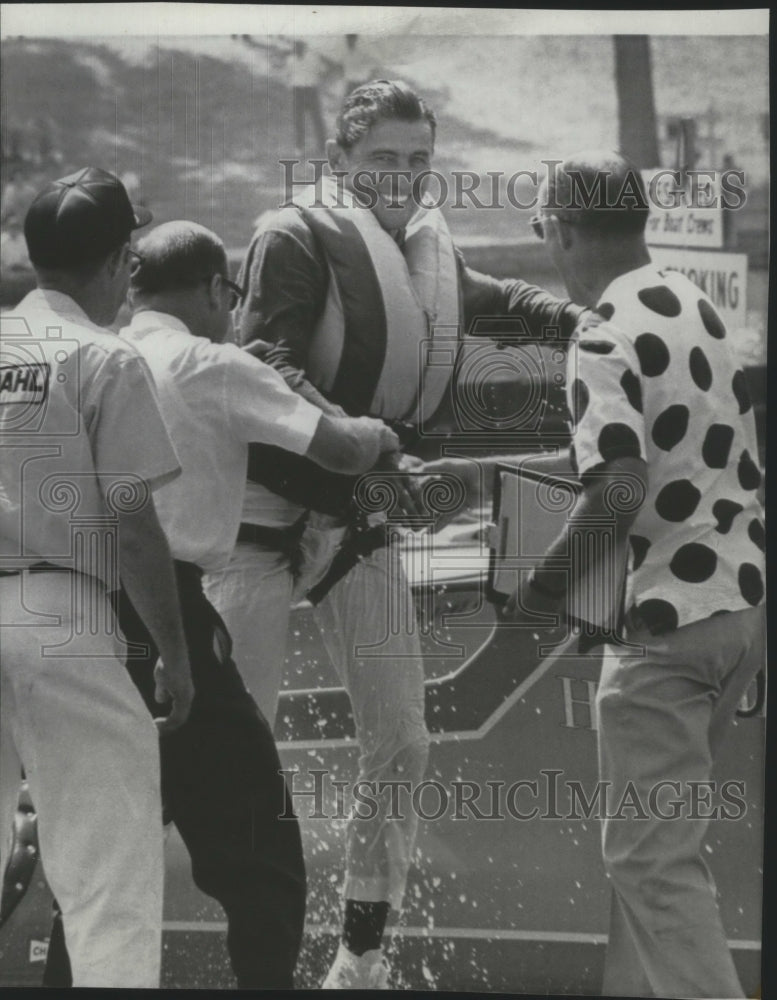 1966 Press Photo Boat racing champion, Mira Slovak, smiles - Historic Images