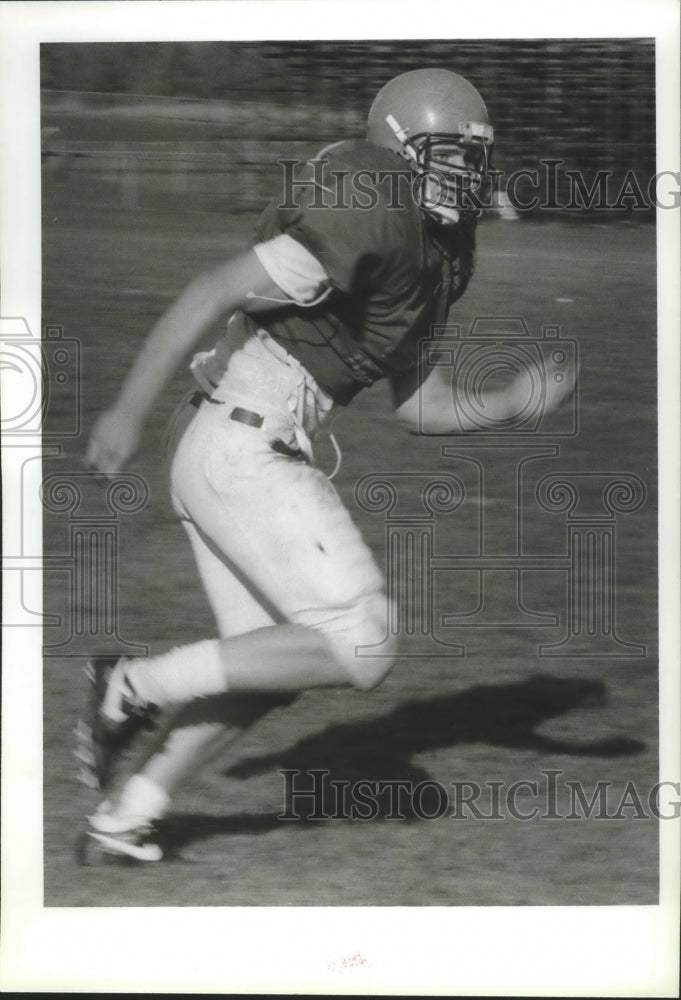 1992 Press Photo Cory Solomon, Mead football player, running a passing route-Historic Images