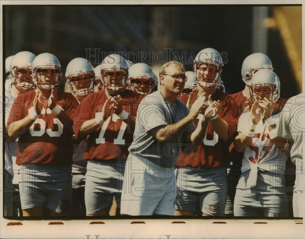 1992 Press Photo Mike Price, football coach, Washington State, applauds effort- Historic Images