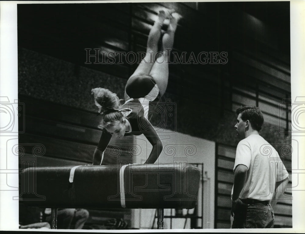 1993 Press Photo Mead&#39;s Karen Pflock doing the vault at a gymnastics meet.-Historic Images