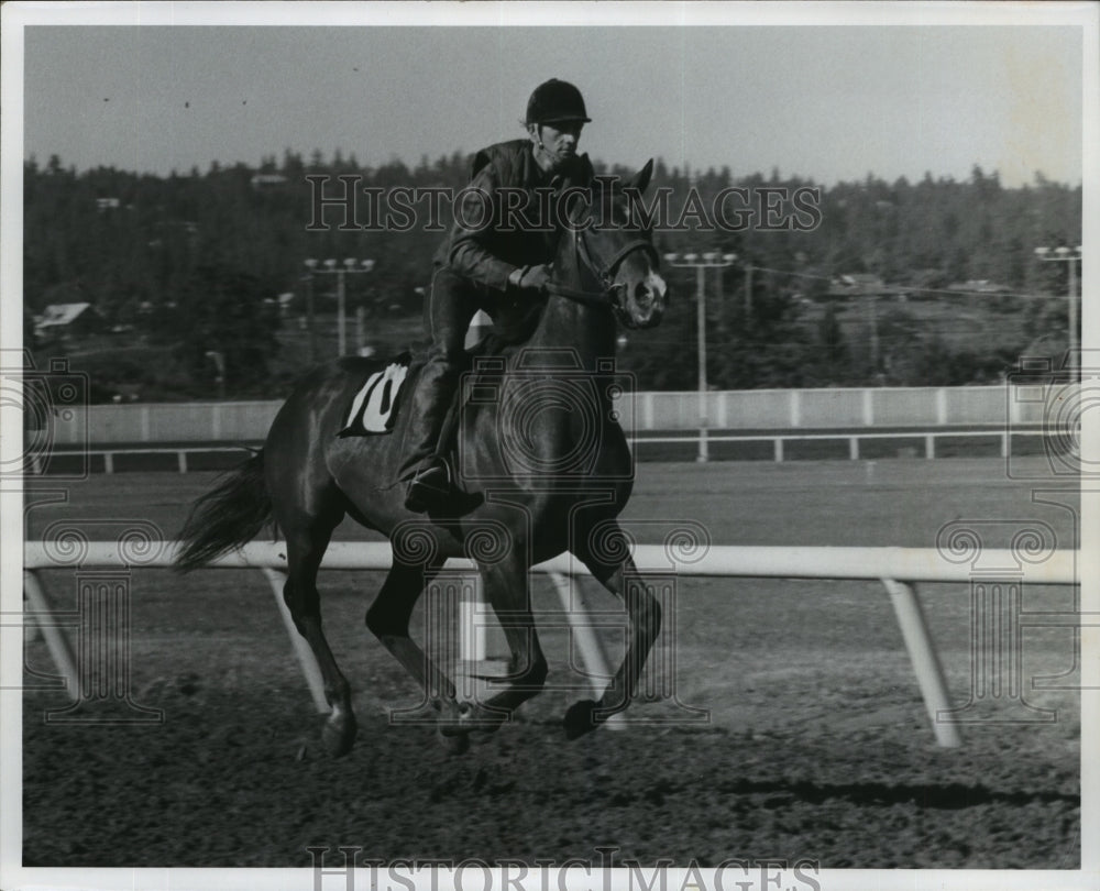 1975 Press Photo Jockey Bill Vens on High Speed - sps13275 - Historic Images