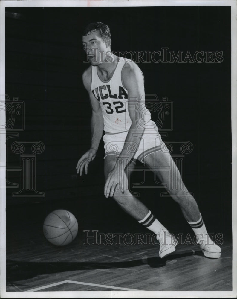 1969 Press Photo UCLA basketball forward-center, Steve Patterson, in action - Historic Images