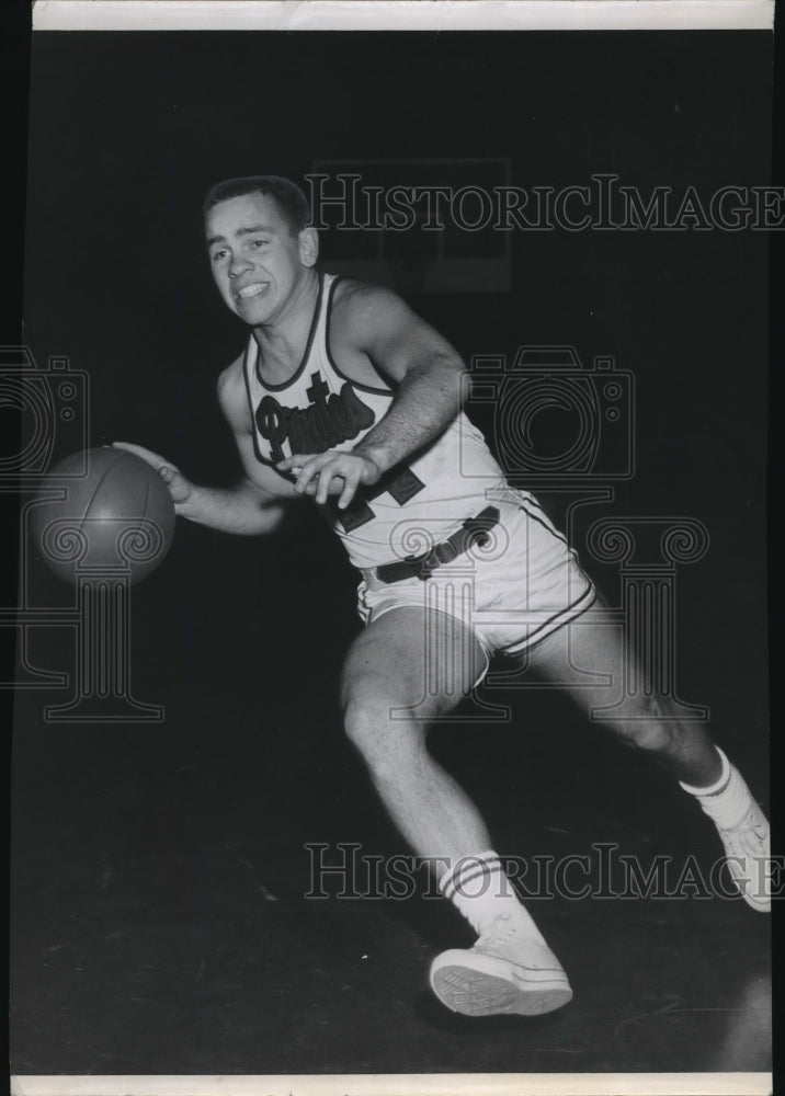 1960 Press Photo Whitworth Pirates basketball player, Bob Quall, in action - Historic Images