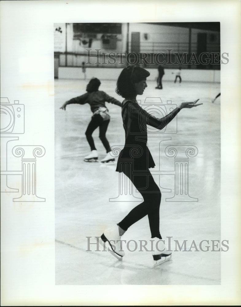 1986 Press Photo Skater Berkley Villard out on the skating rink - sps14099- Historic Images