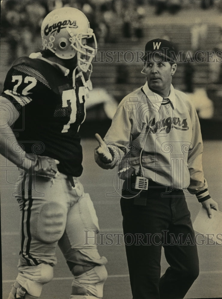 1983 Press Photo Jim Walden, Washington State football coach, instructs player- Historic Images