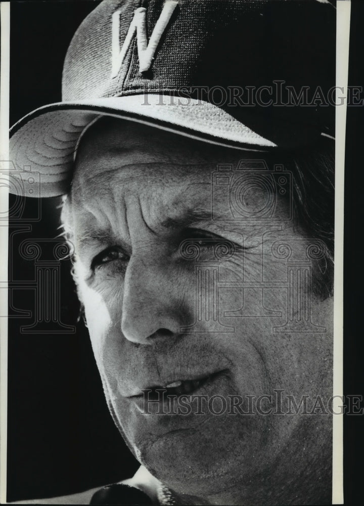 1983 Press Photo Jim Walden, Washington State football coach, frowning in photo- Historic Images