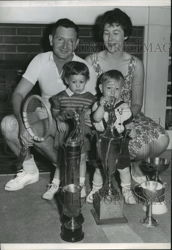 1960 Press Photo Tennis Player Les Patten With His Wife, Children and Trophies- Historic Images