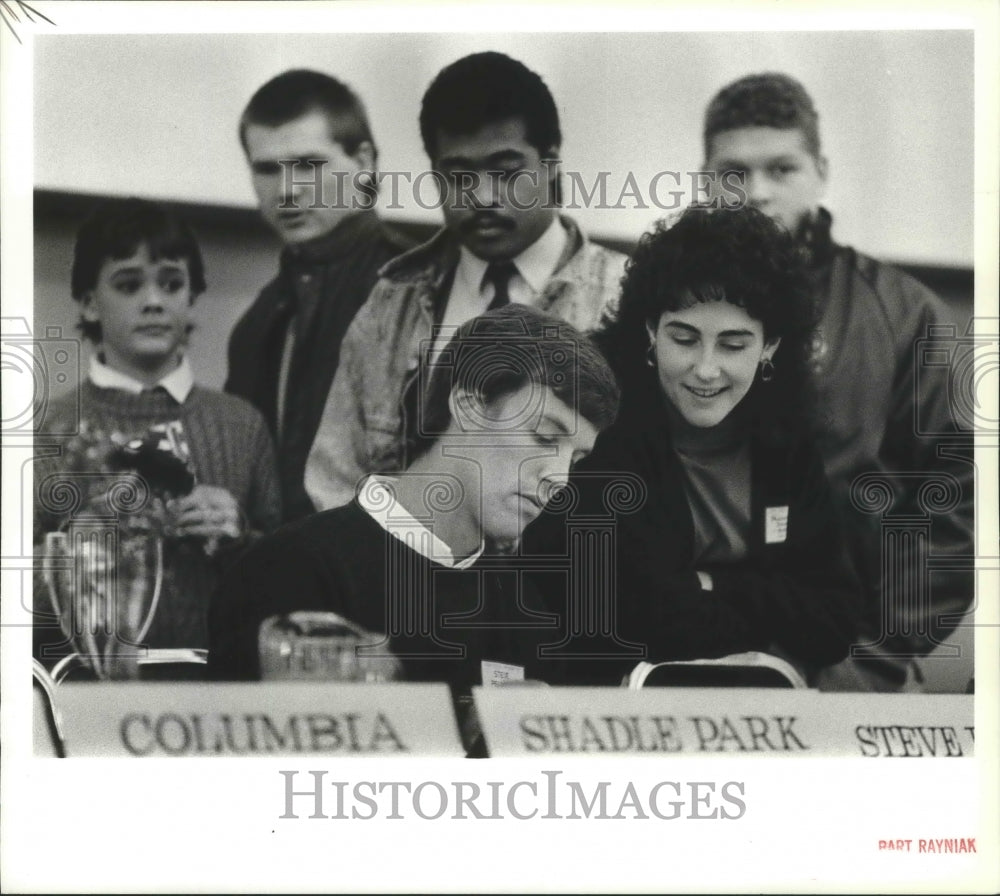 1989 Press Photo Shannon Douglas of Shadle Park with Dallas Cowboy Steve Pelluer-Historic Images