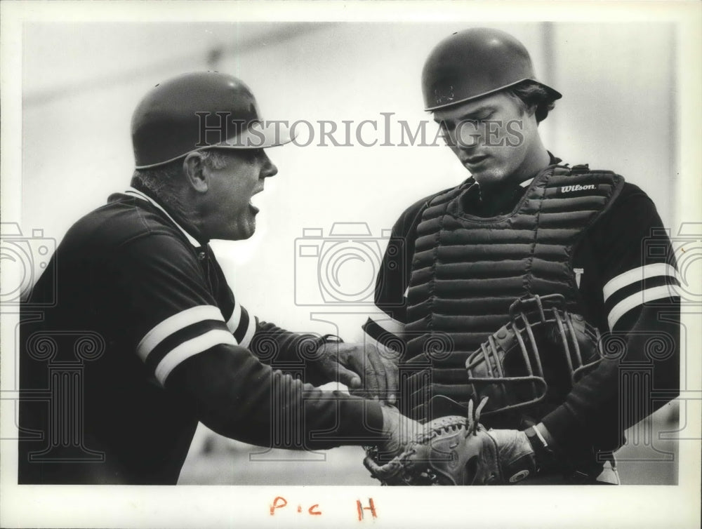 1984 Press Photo Baseball Player Ken Paulson With Coach Bob Brayton - sps14639 - Historic Images