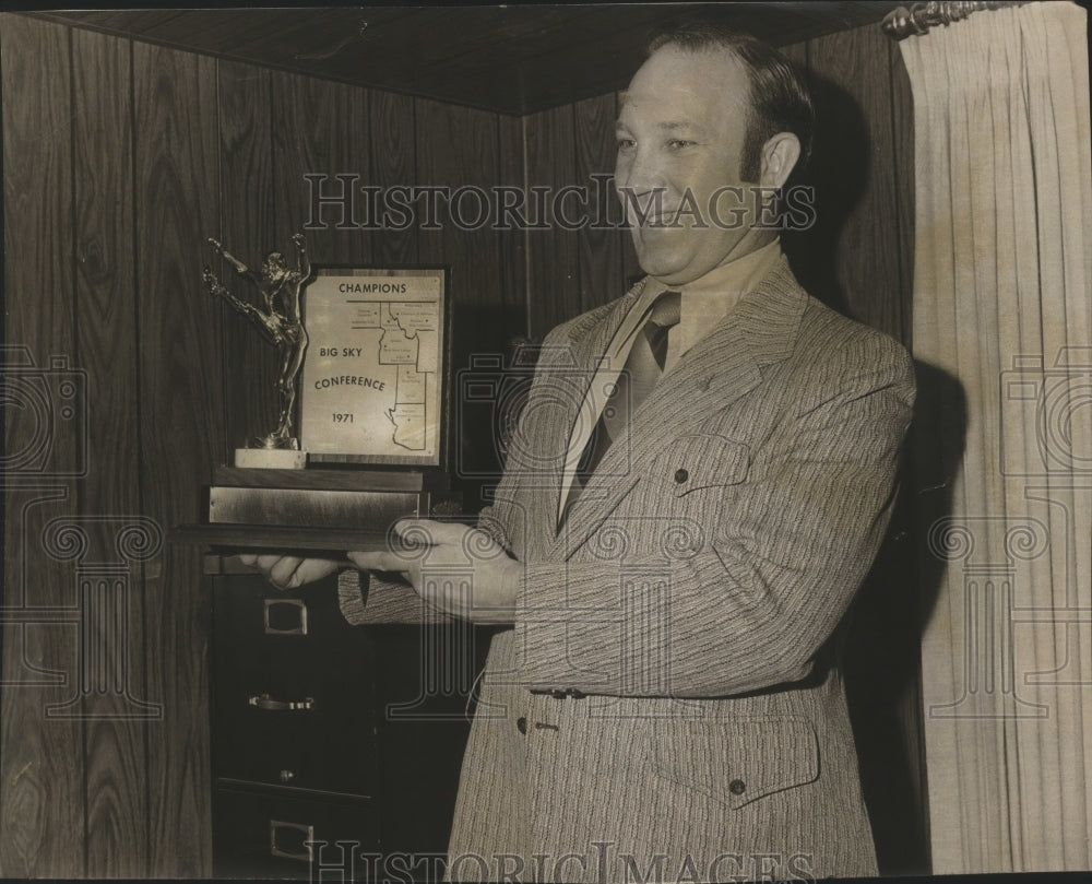 1972 Press Photo Idaho football coach Don Robbins holds trophy - sps14857-Historic Images